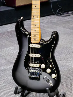 Fender - American Ultra Luxe Floyd Rose HSS Stratocaster Guitar, Maple Fingerboard - Silverburst